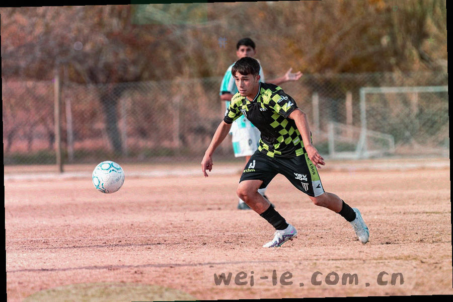 标准包与轻量包体积对比的抽象柱状图，轻量包约为标准包体积的百分之四十五